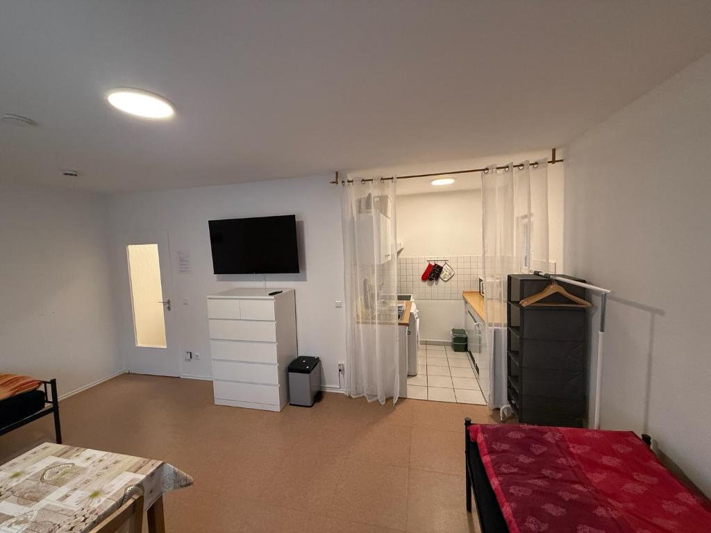 Nice and quiet studio apartment in a central location 3