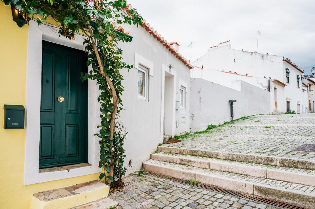 Cozy Yellow House Bairro Alto 6