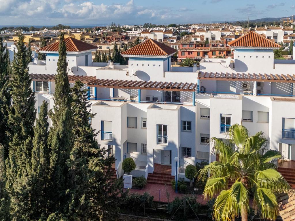 Family Fairways I Spacious 4-Bedroom Townhouse Near Beach & Golf, Estepona 8
