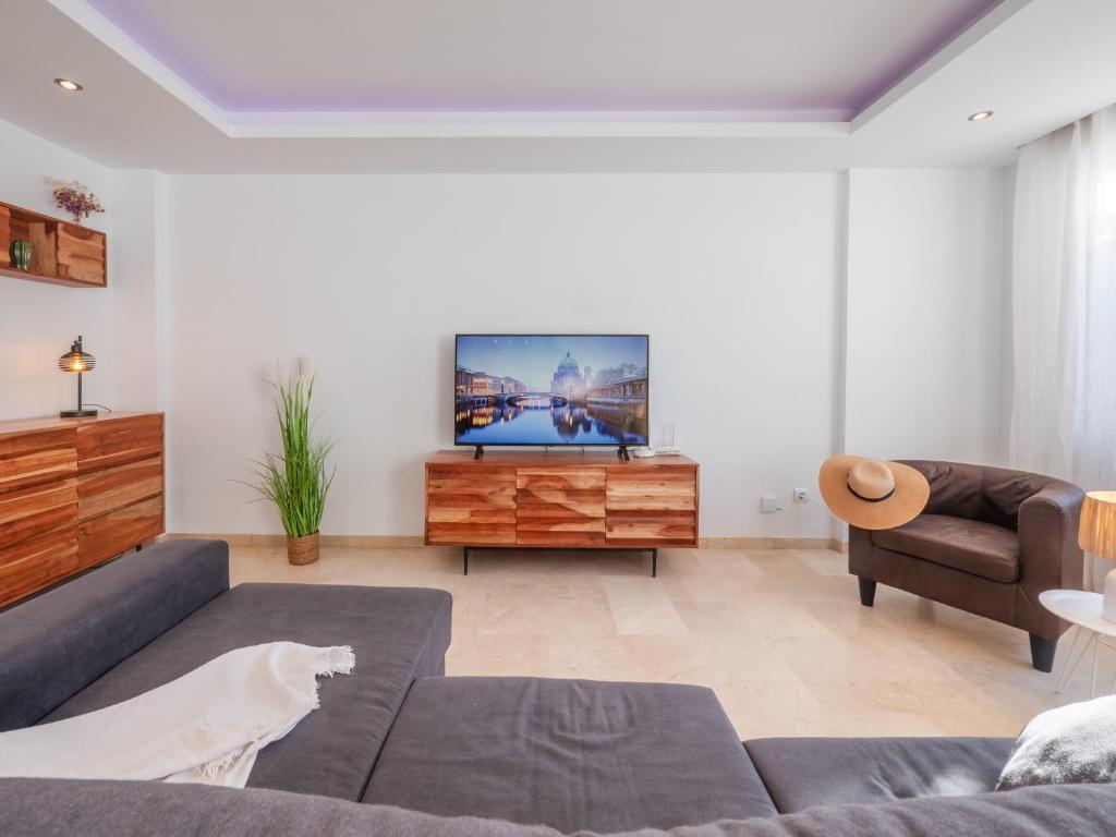 Family Fairways I Spacious 4-Bedroom Townhouse Near Beach & Golf, Estepona 7