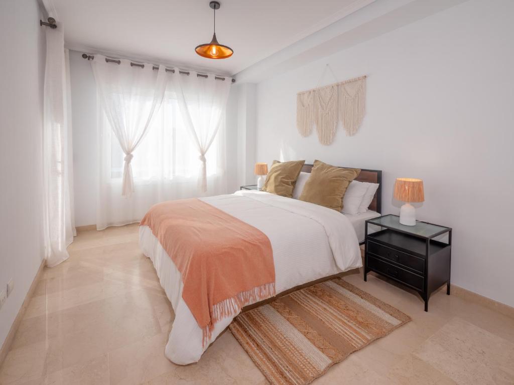 Family Fairways I Spacious 4-Bedroom Townhouse Near Beach & Golf, Estepona 2