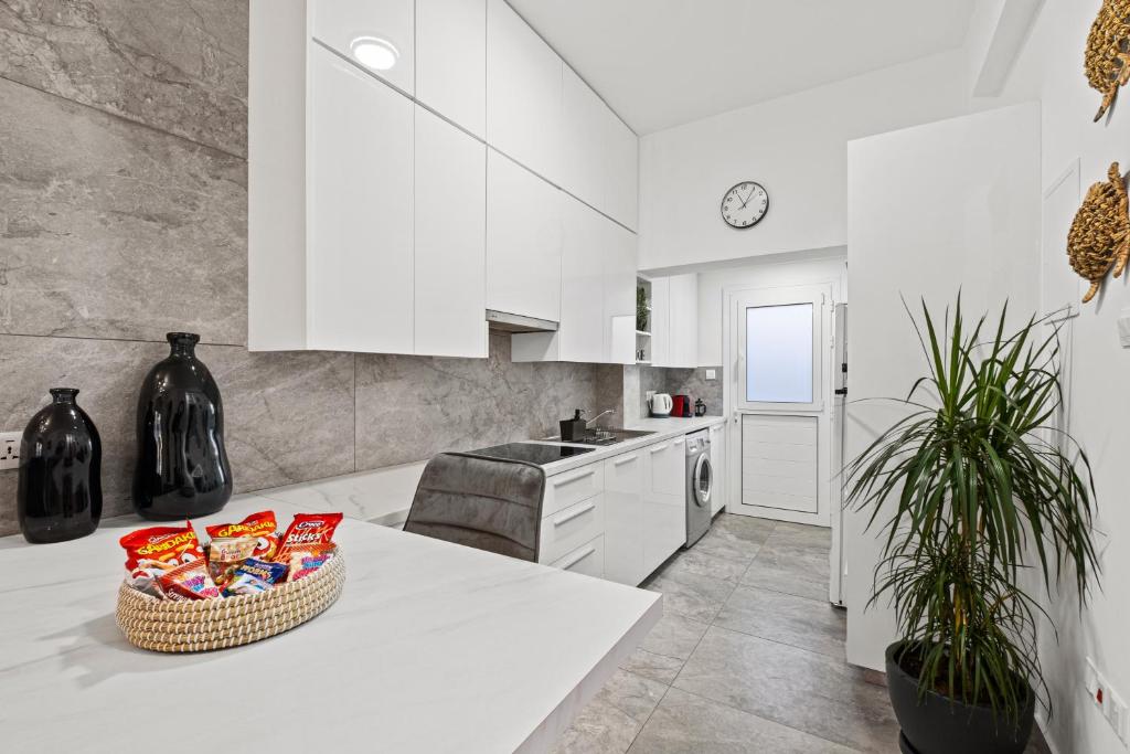 FatCow Beach Apartment 4