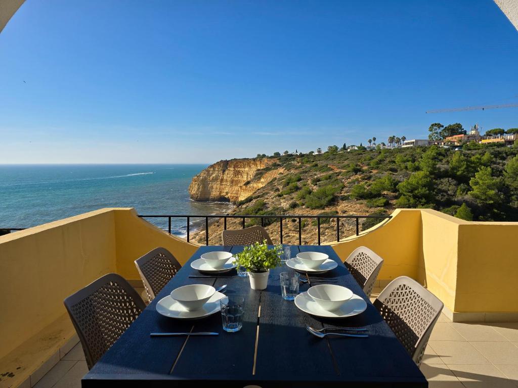 GOLDEN SUN - Sunny Balcony, Sea View, Beach, AC