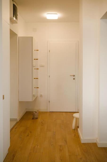 4U Apartment 8