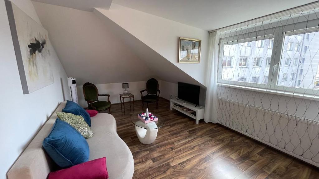 Feine 2-Zimmer Dachgeschoßwohnung 5
