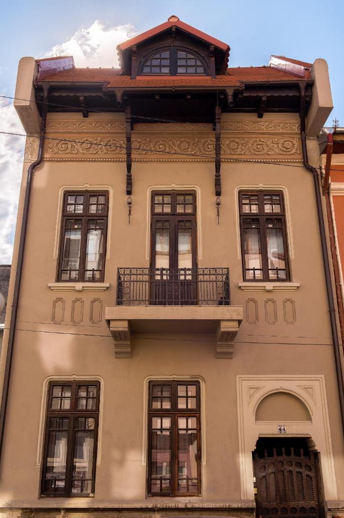 Stay in a Writer's 19th Century Villa Calea Victoriei 6