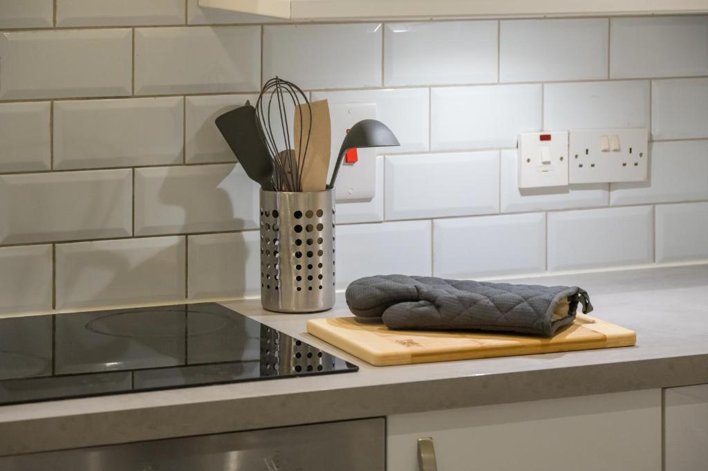 Central Belfast Apartment - Free Parking - 2BR 3