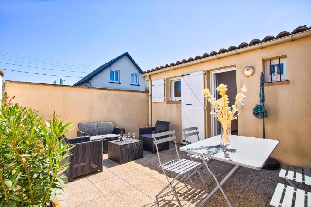 L'atypique, avec terrasse à 150M de la plage 8