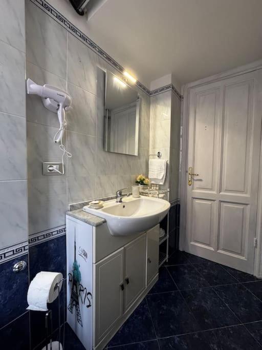 L' Atelier comodo al centro - Parcheggio privato - Zona Ospedale San Martino 3