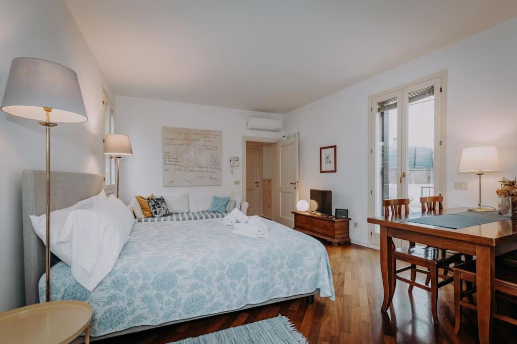 Elegant nice Home with Private Terrace in Venice - Frari church 2