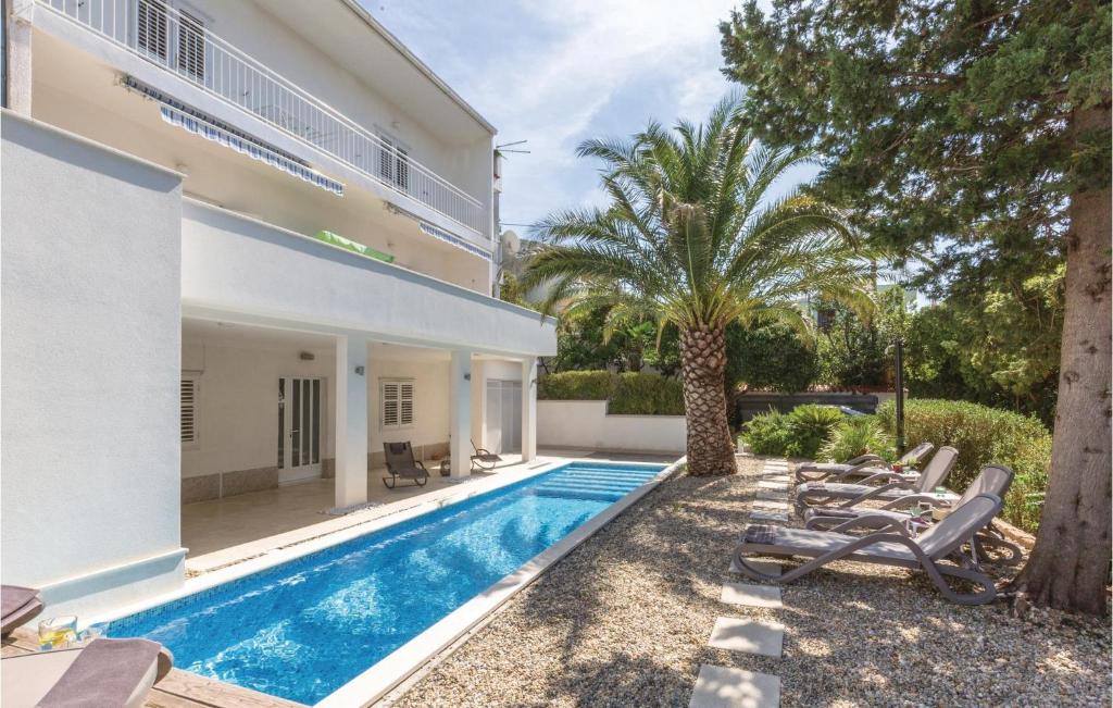 Nice Apartment In Makarska