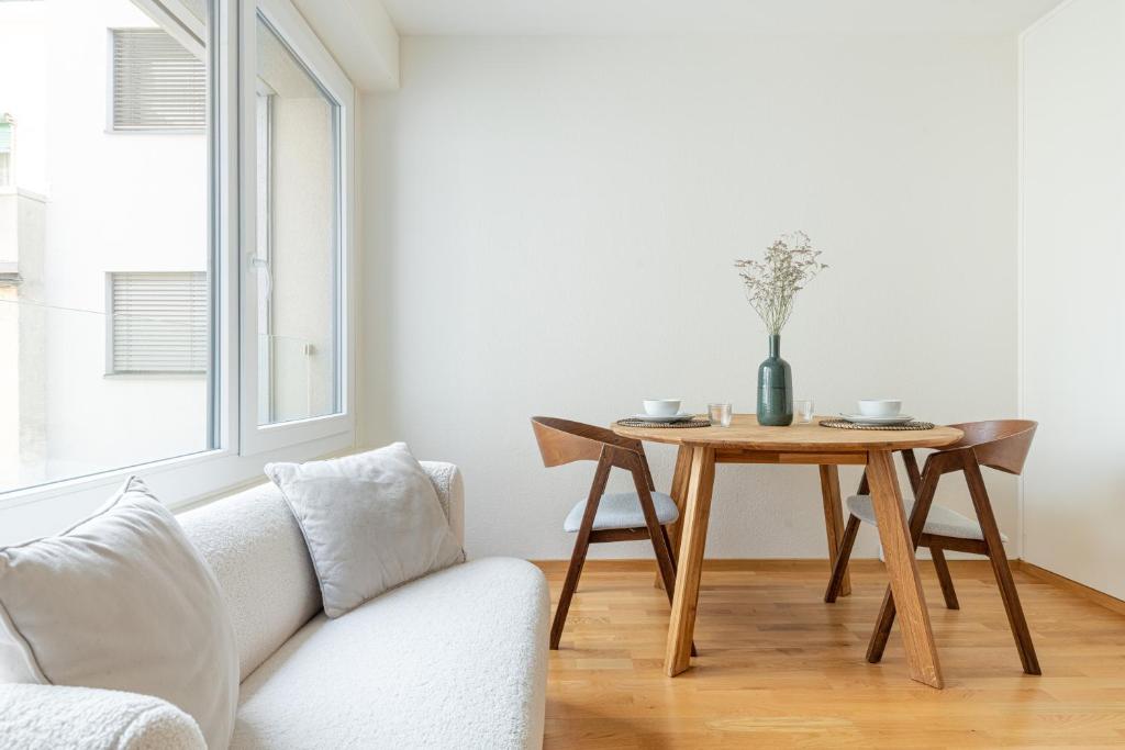 Stylish Lakeside Studio 1