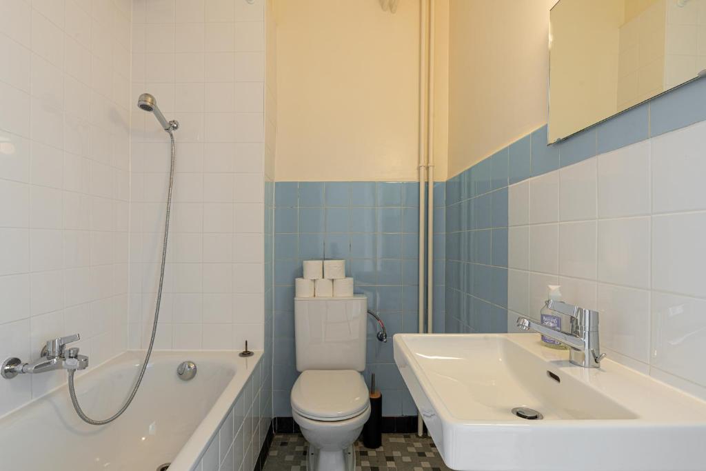 Stylish Lakeside Studio 8