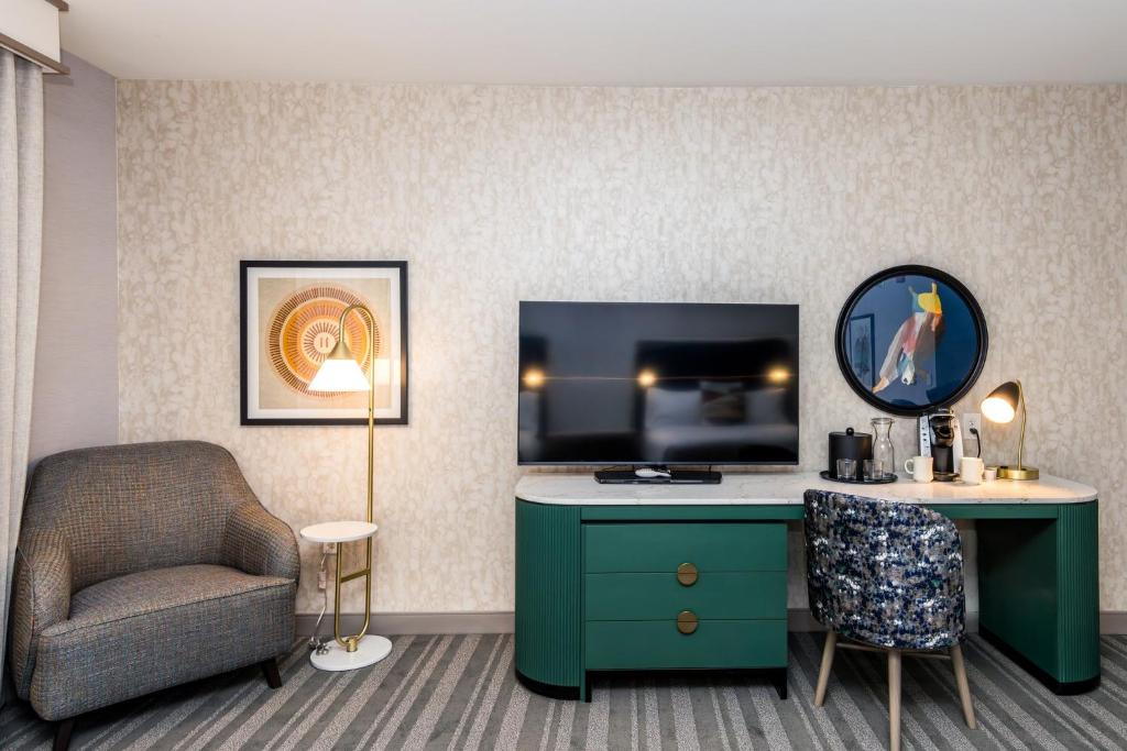 Voco The Clair Cincinnati Downtown, an IHG Hotel Image