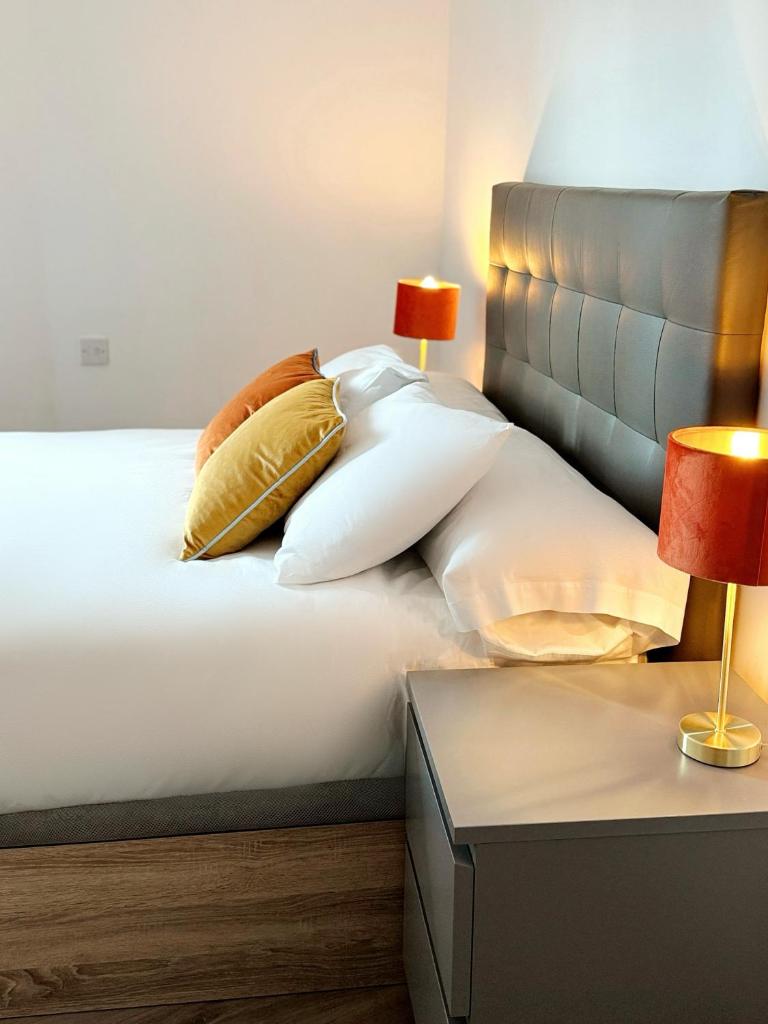Grand Central House - Classic Two Bedroom - GibraltarStay Apartments 2