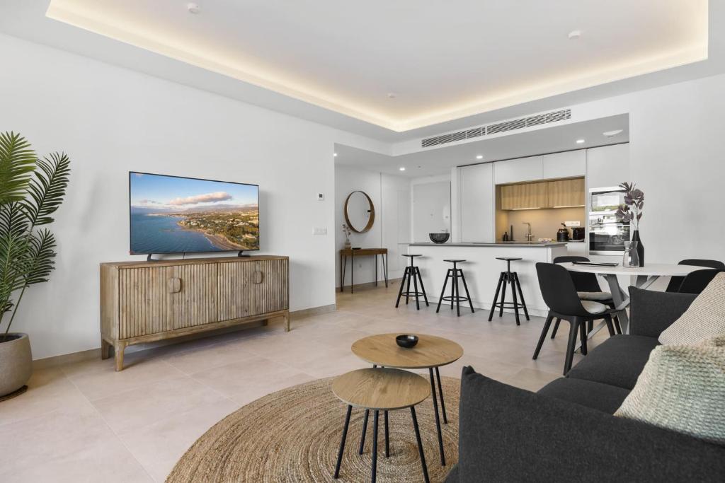 ViVi Homes - Jade Beautiful Apartment with Spa, Pool and Cinema 200 meters from the beach 6