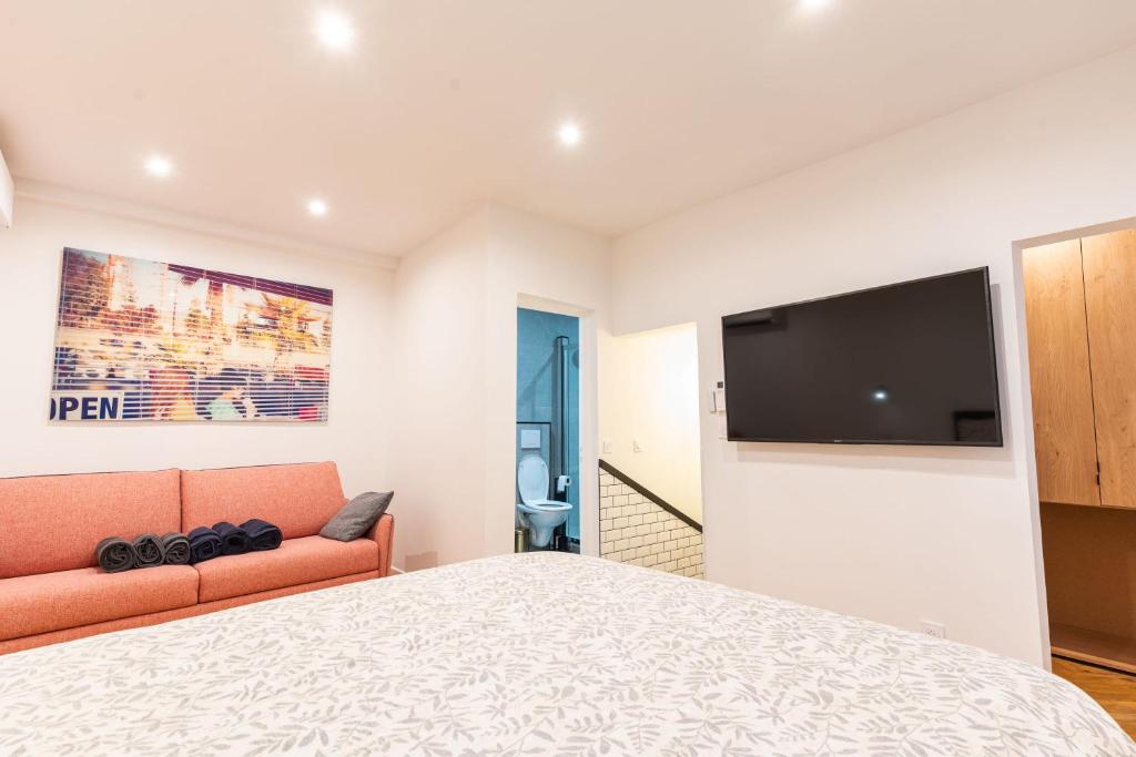 Town House Nation, Bastille, AC by LCC Agency 3
