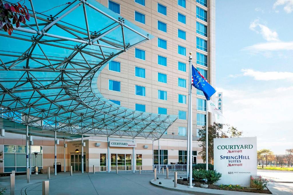 Courtyard Indianapolis Downtown Image