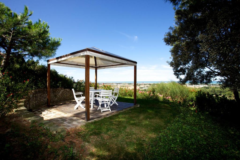 Photo de la galerie de l'établissement Villa Adele - Senigallia, meravigliosa villa con piscina e giardino, à Senigallia 29 autres photos