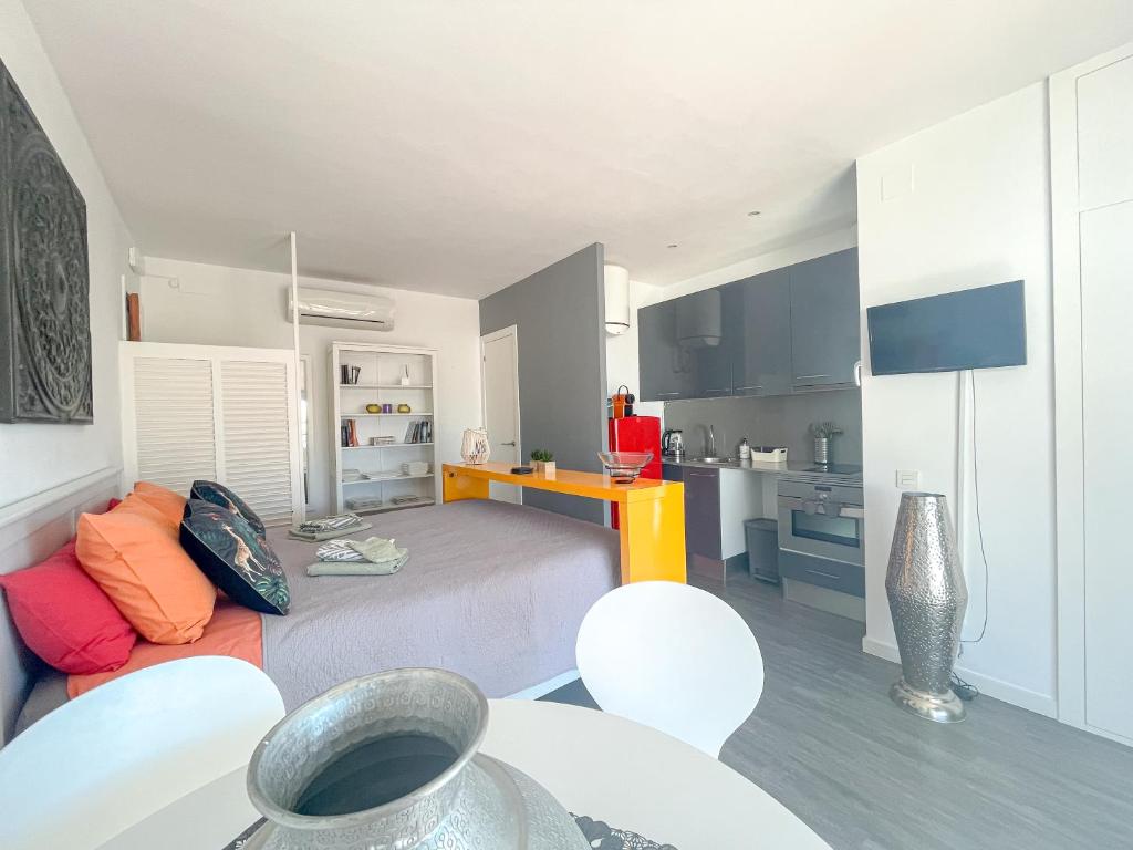 Unique studio Apartment with amazing terrace Sitges centre beach 8