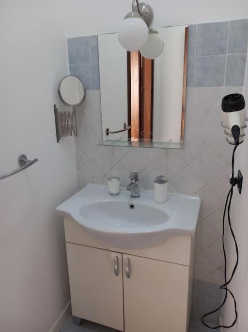 Piliero room 6
