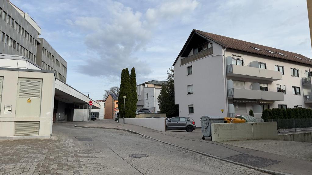 Charmantes 3-Zi-Apartment am Schlössle in Lechhausen-Garage-Balkon-Küche-Smart TV 6