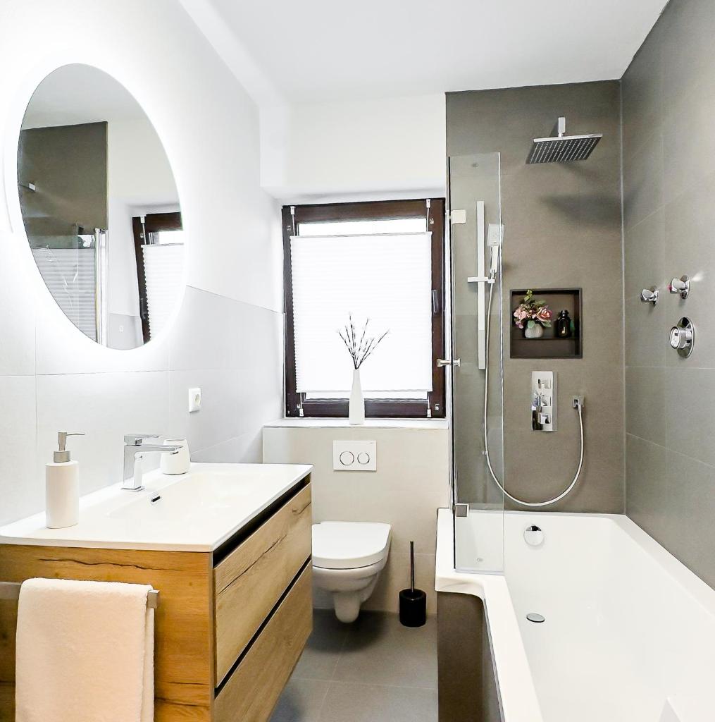 Charmantes 3-Zi-Apartment am Schlössle in Lechhausen-Garage-Balkon-Küche-Smart TV 3