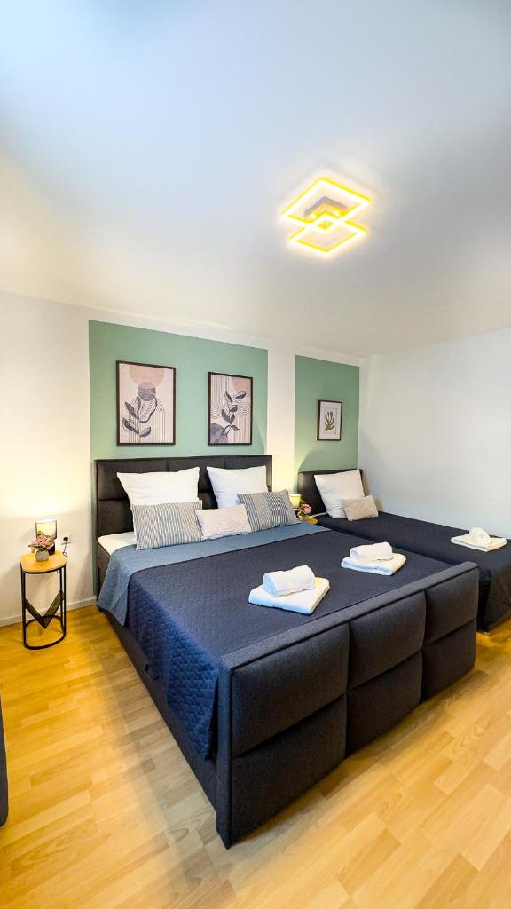 Charmantes 3-Zi-Apartment am Schlössle in Lechhausen-Garage-Balkon-Küche-Smart TV 1