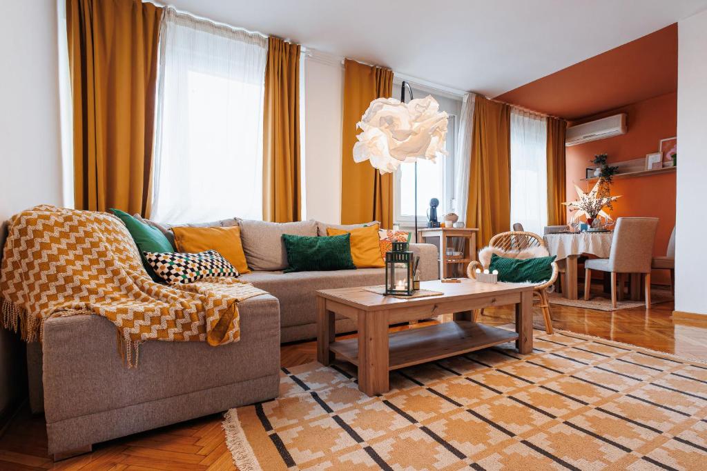 Sunny Apartments with Terrace & River View Old Town 1