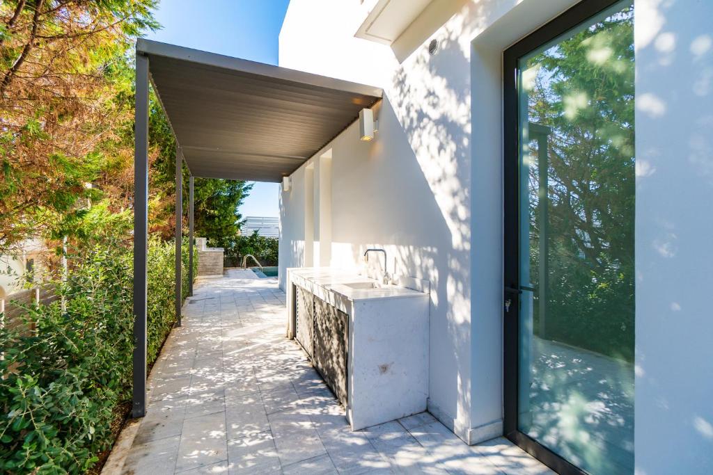 Villa Laurus 4 by Ezoria Villas 7