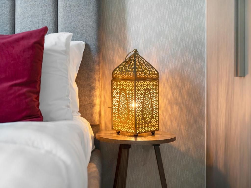 Luxurious & Spacious 2BR l Burj & Fountain Views l Walk to Dubai Mall l Pool l Gym