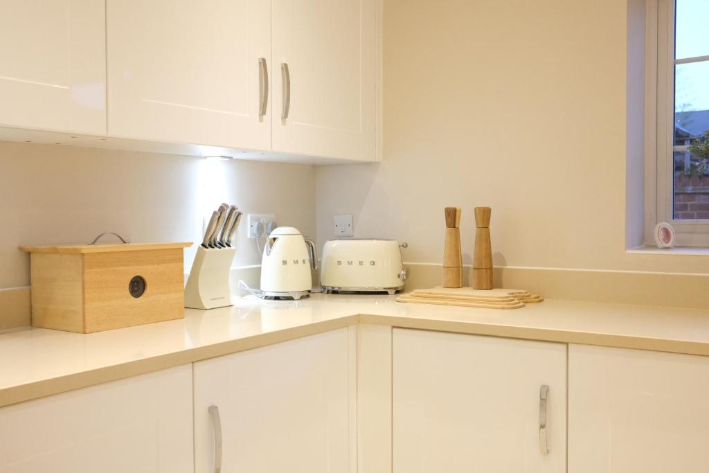 Luxury 6-Bedroom House 5 minutes from Bicester Village Shopping Outlet - Perfect for Business and Family Stays! Private Parking for 4 Cars! 8