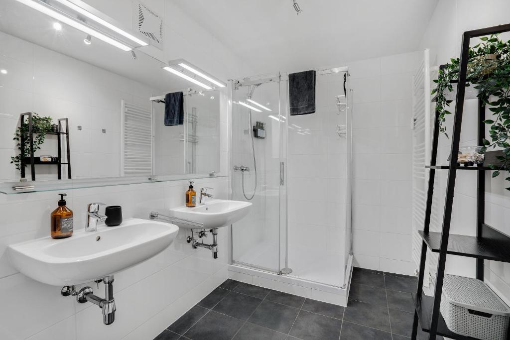 Urban Jungle Suite - Free Parking & Panoramic View by HERO HOMES 8