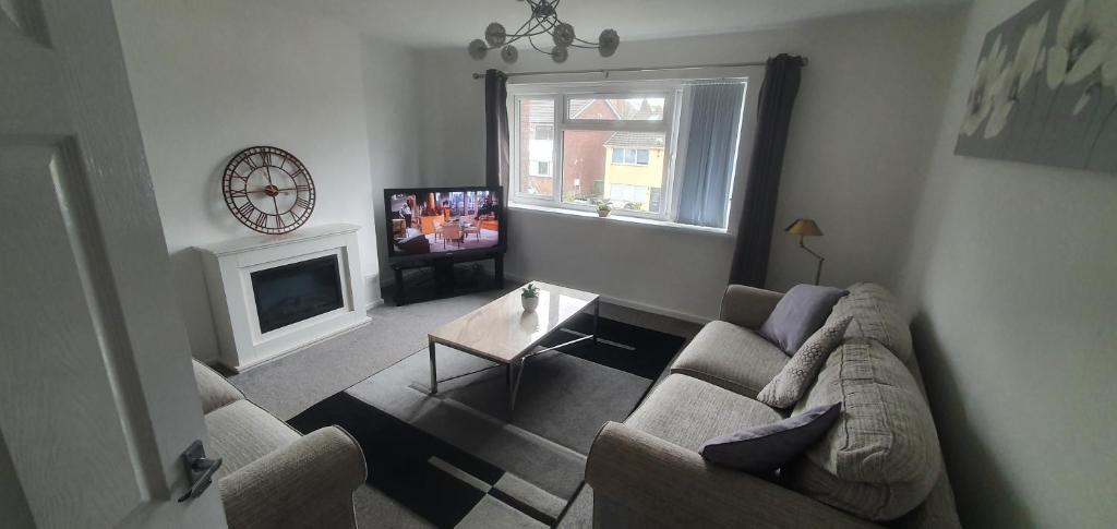 The Coral Suite - 2 Bedroom Apartment with 5G Wi-Fi in Lakeside, Cardiff minutes from Roath Park Lake 5