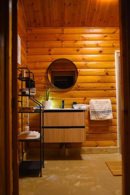 La casica de madera con Jacuzzi exterior y barbacoa 5