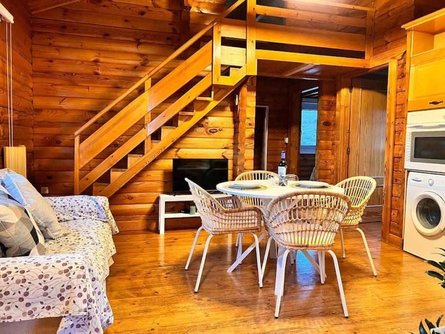 La casica de madera con Jacuzzi exterior y barbacoa 4