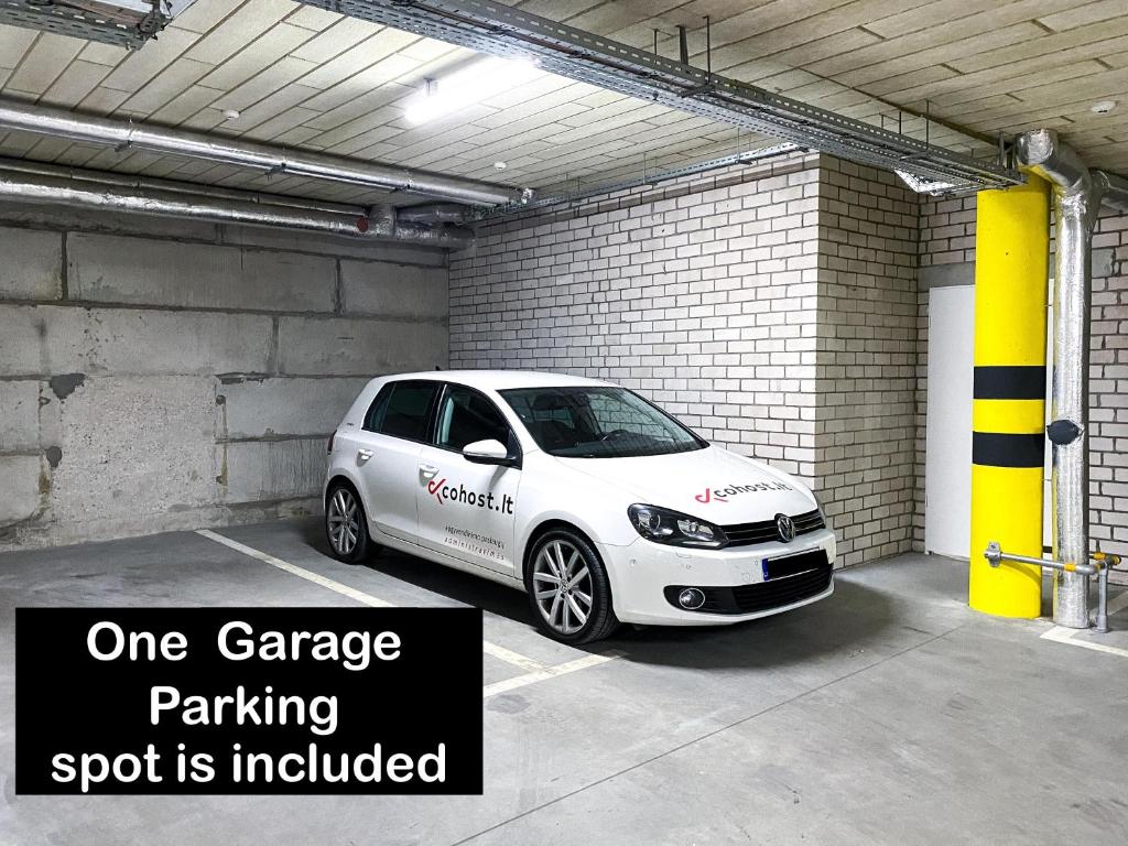 New Bastion Life Apartments w- Free Garage Prkg & Self Check-in I cohost 8