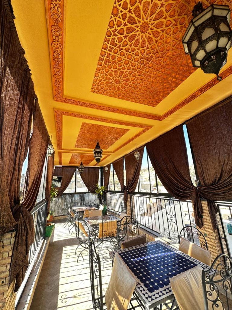 Coin salon dans l'établissement Riad Le Petit Patrimoine De Fés