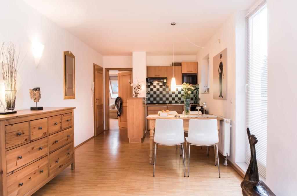 Parkside Apartment House 7