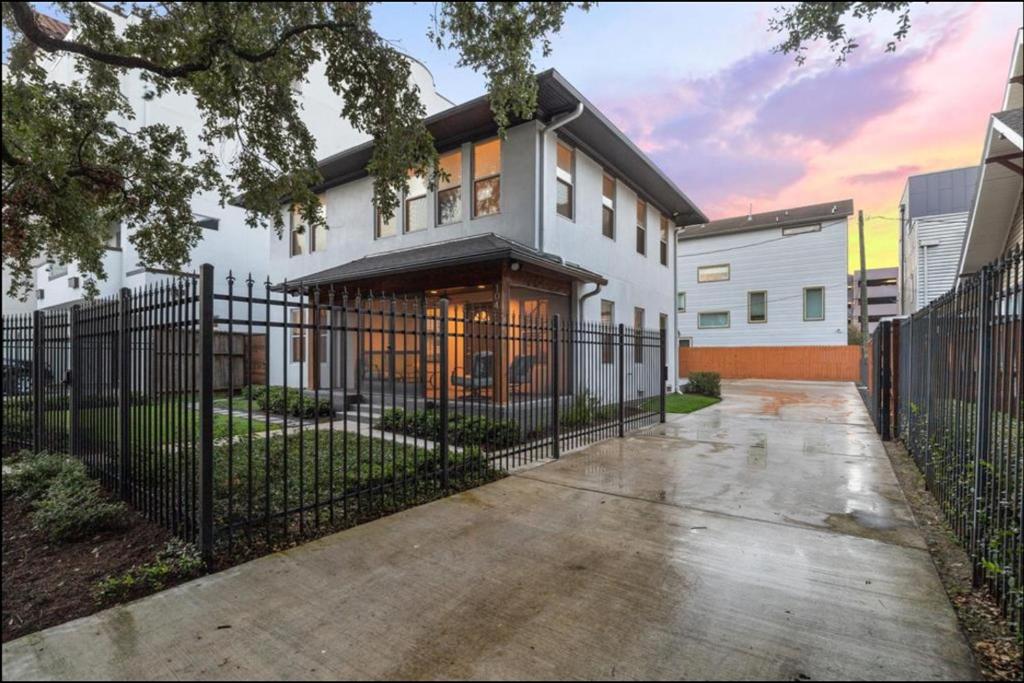 MyCrib Houston Hostel Image