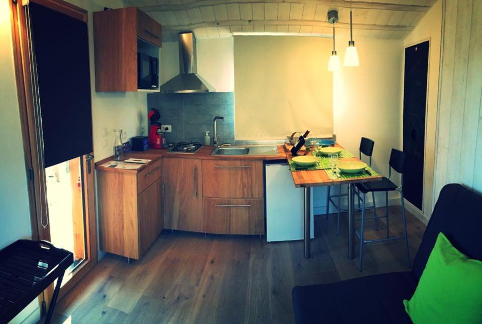 Photo de la galerie de l'établissement Les cabanes du Val Vert en Berry, à Lacs