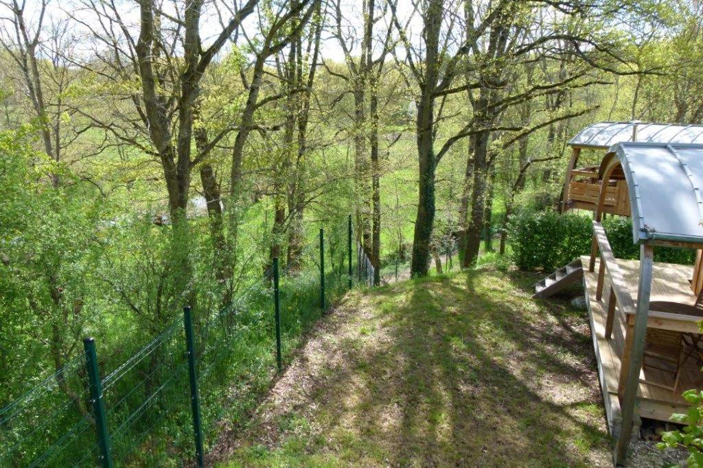 Photo de la galerie de l'établissement Les cabanes du Val Vert en Berry, à Lacs 5 autres photos