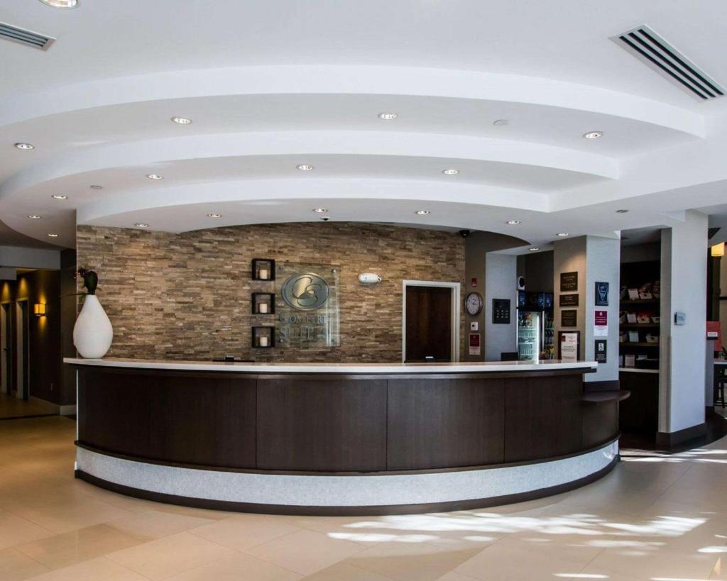 Comfort Suites Miami Airport North Image
