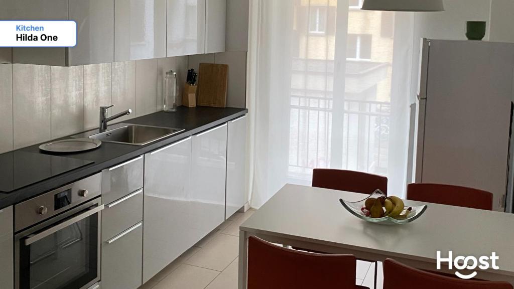 H1 with 4,5 Room, Bathroom, Kitchen, Central, quiet & modern with office 2