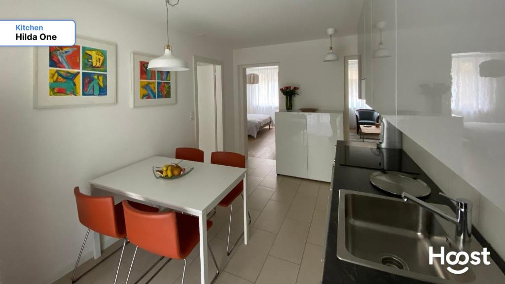 H1 with 4,5 Room, Bathroom, Kitchen, Central, quiet & modern with office 3