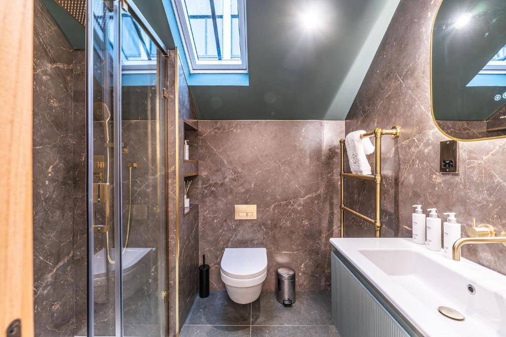 The Coach House 6
