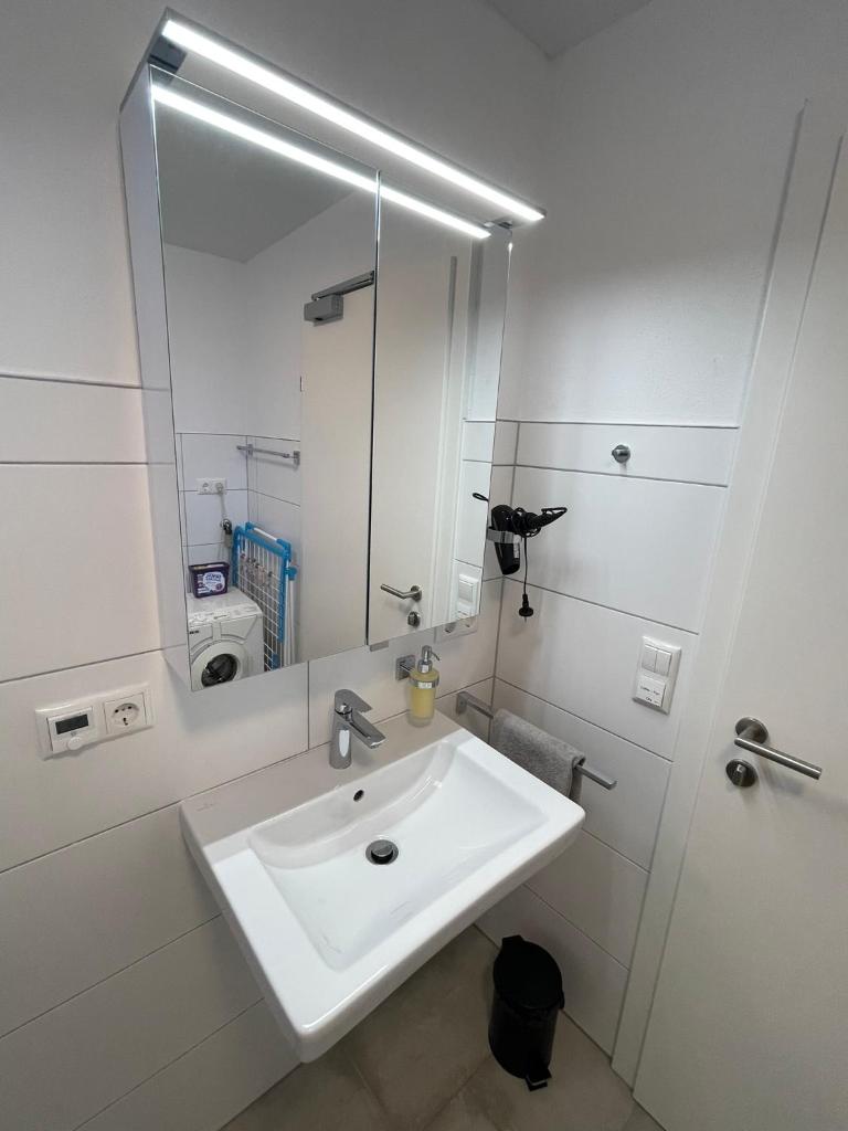 Mitzis Stubn Apartments - Bad Goisern - 24-hour self check-in 8