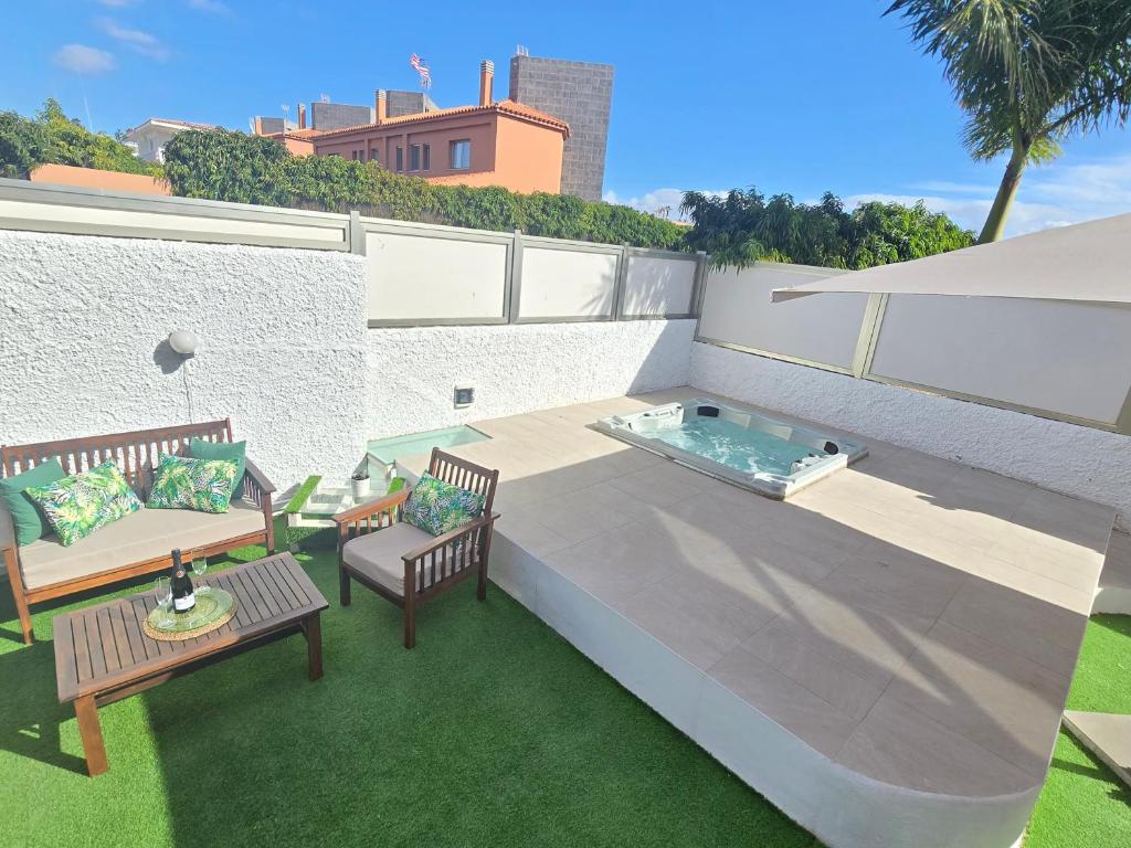 Oasis House 7