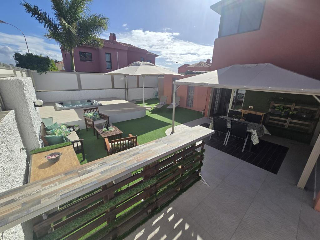 Oasis House 8
