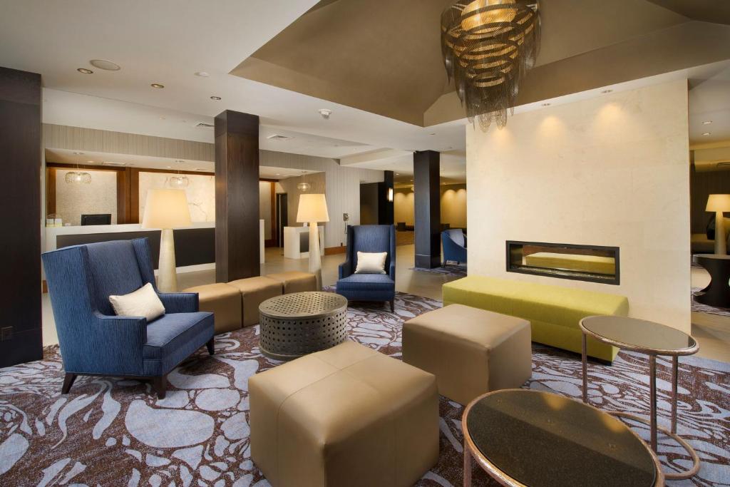 Skybridge Seattle Airport Hotel Image